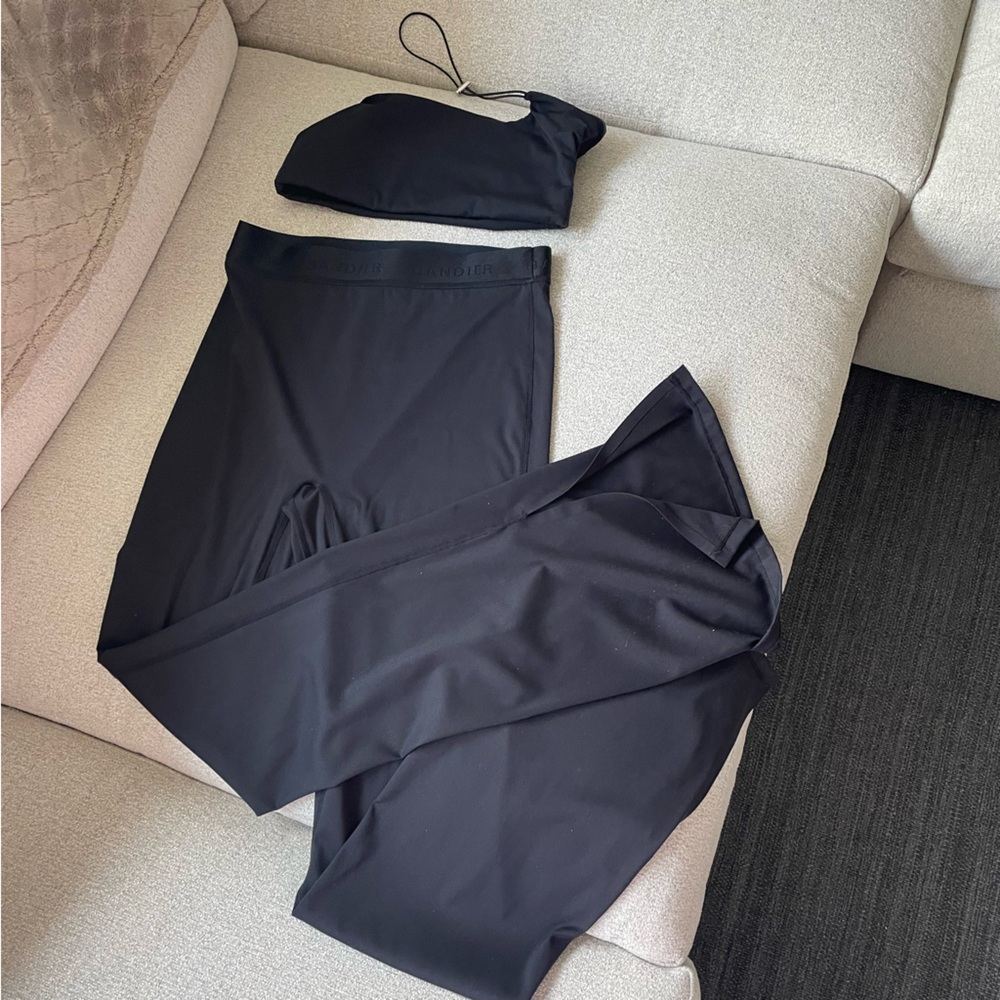 Bandier Jacaranda Set: Sport Logo Slit Legging + Asymmetric Toggle Bra - Picture 16 of 16